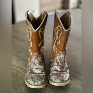 Twisted tooled girls cowgirl boots size 12